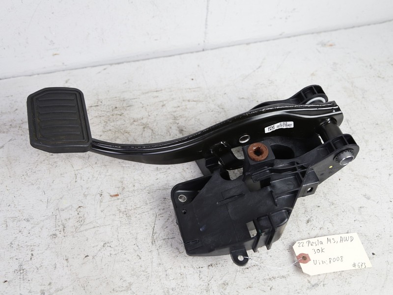 2017-2023 TESLA MODEL 3 ACCELERATOR & BRAKE PEDAL ASSEMBLY 1044691-00-D 30K