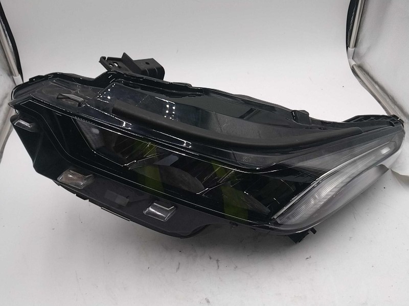 Used Left Headlight Assembly fits: 2021 Cadillac Ct5 LED w/o adaptive headlamps