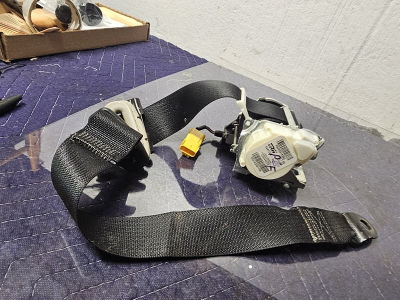 Used Front Right Seat Belt fits: 2014 Dodge Caravan bucket seat passenger retrac