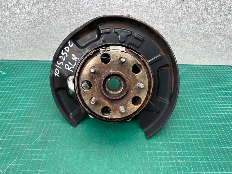 06-13 Lexus IS REAR LEFT DRIVER SIDE WHEEL SPINDLE KNUCKLE W/ HUB OEM