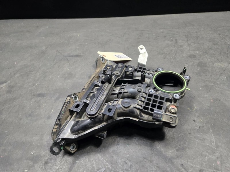 Intake Manifold 2022 Nissan Rogue 14001-6RR0A 2021 2023 2024 2025