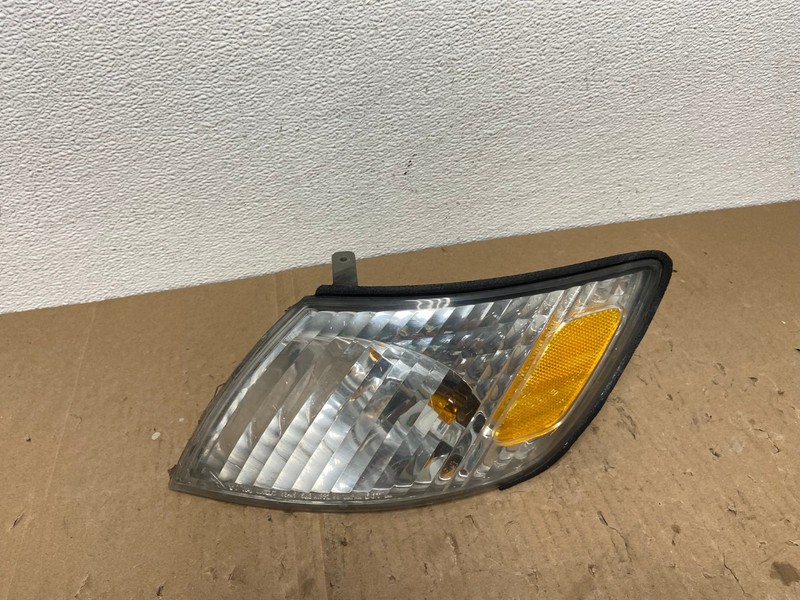 2000 to 2001 Lexus ES300 Left Driver LH Side Turn Signal OEM AB6939 LK