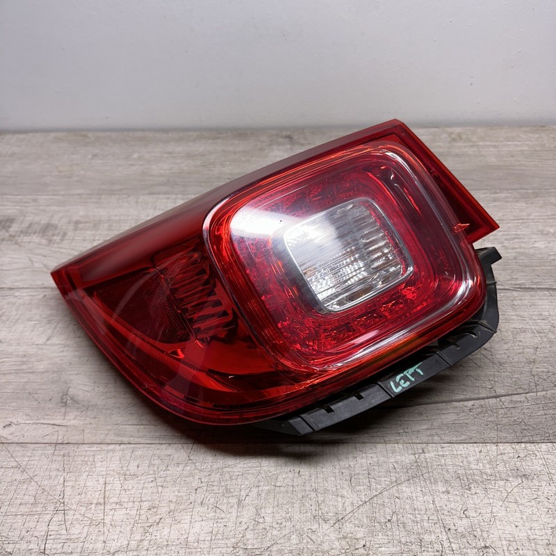 25919027 2013 - 2016 CHEVY MALIBU LEFT TAILLIGHT WITH LED ORIGINAL OEM LR SEDAN