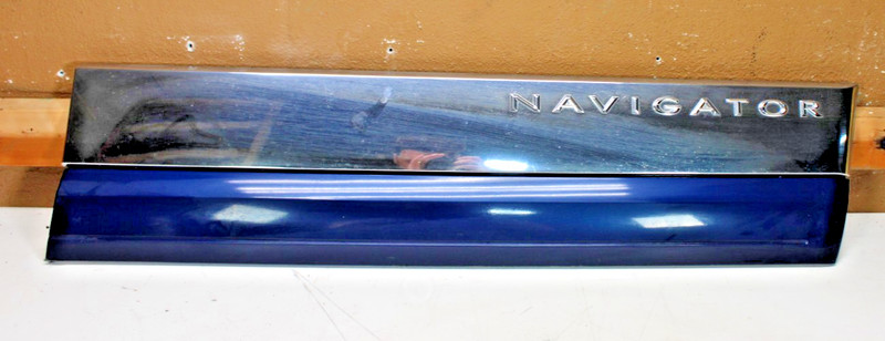 2007-2014 LINCOLN NAVIGATOR RIGHT PASSENGER FRONT DOOR LOWER MOLDING TRIM OEM