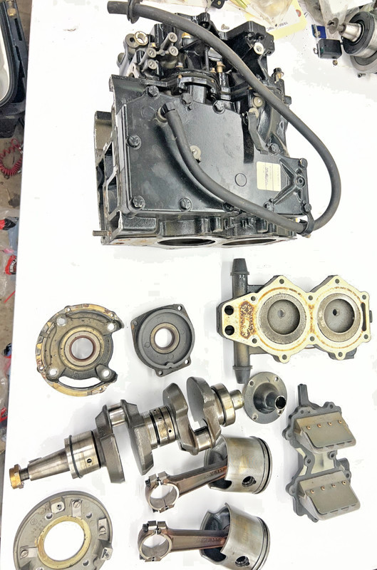 Freshwater OEM Johnson / Evinrude 1993-2005 2-CYL 40 HP Outboard Powerhead