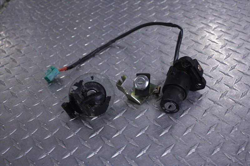 2009 HYOSUNG GT 250 R GAS FUEL PETROL TANK CAP LID W/IGNITION SWITCH GT250 09
