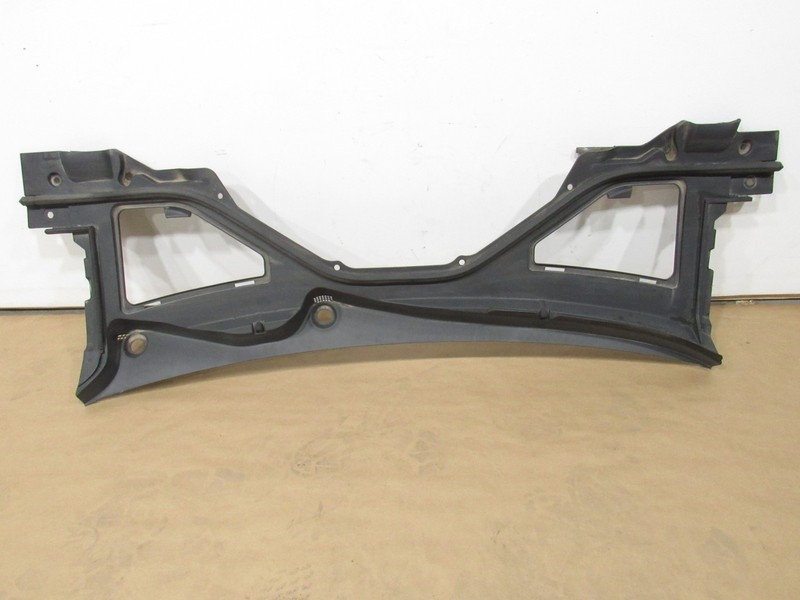 16-20 Cadillac CT6 2017 Front Windshield Wiper Cowl Vent Cover Trim Panel ;:O