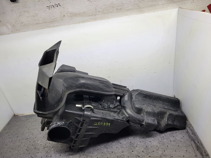 Air Cleaner 2.5L Manual Transmission Fits 14-18 MAZDA 3 1673005