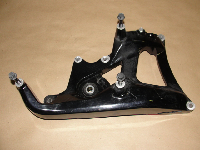 2009 YAMAHA YP 400 MAJESTY REAR SIDE SWINGARM SWING ARM MOUNT SUPPORT YP400 09