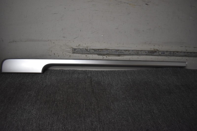2014-2018 LAND ROVER HSE FRONT RIGHT SIDE DOOR MOLDING FACTORY OEM