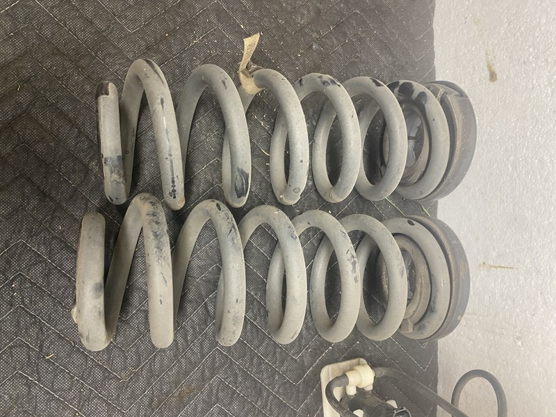 2017 Kia Sorento LX Rear Springs OEM 55335C6022
