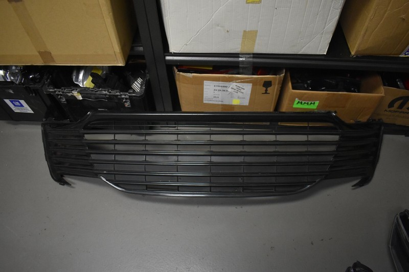TOYOTA CAMRY FRONT LOWER GRILLE FACTORY OEM LOCAL PICKUP