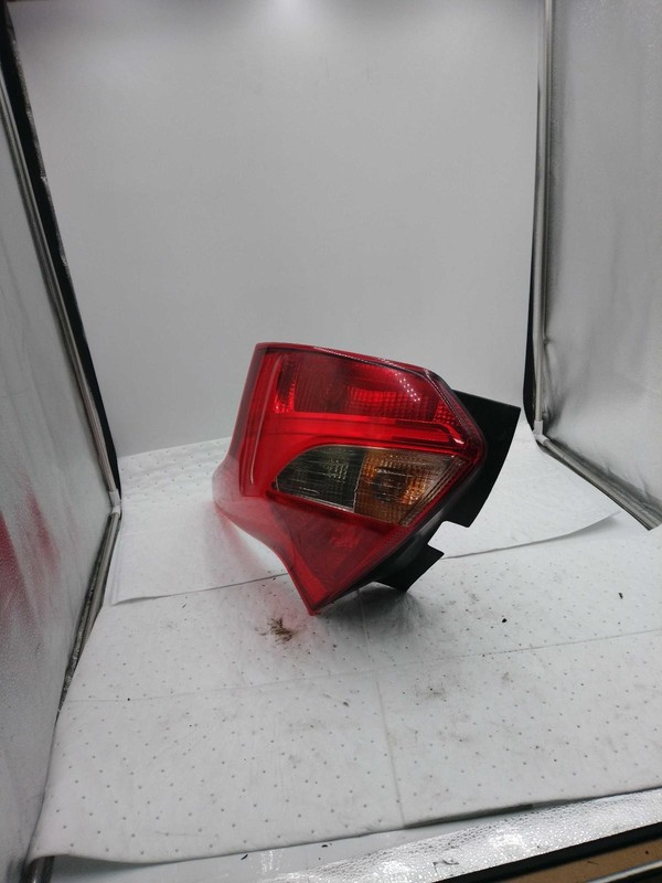2013 Ford Focus Right Tail Light Assembly White 379984 Used 141K Miles