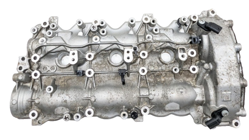 2016 2017 Mercedes C450 amg c43 Driver Left Valve Cover OEM