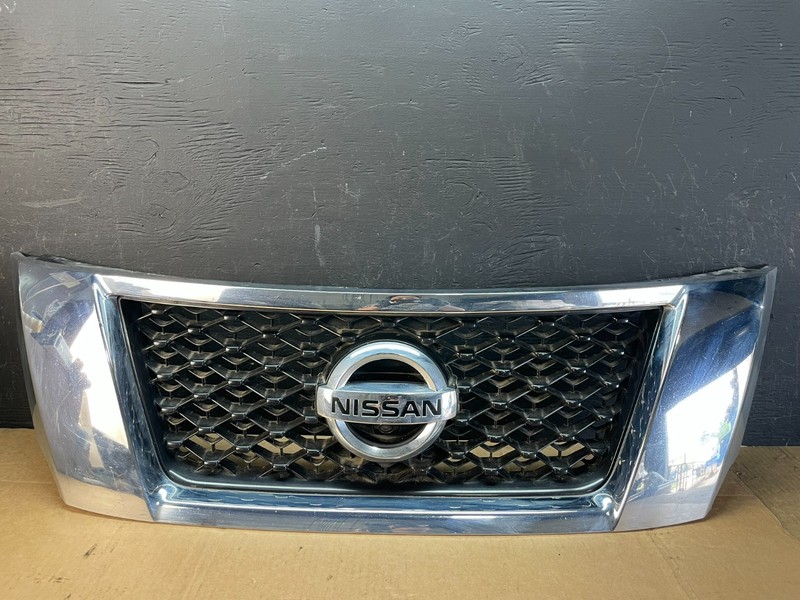 2013 to 2016 PathfinderFront Upper Chrome Camera Grill Grille OEM AC5062 DG