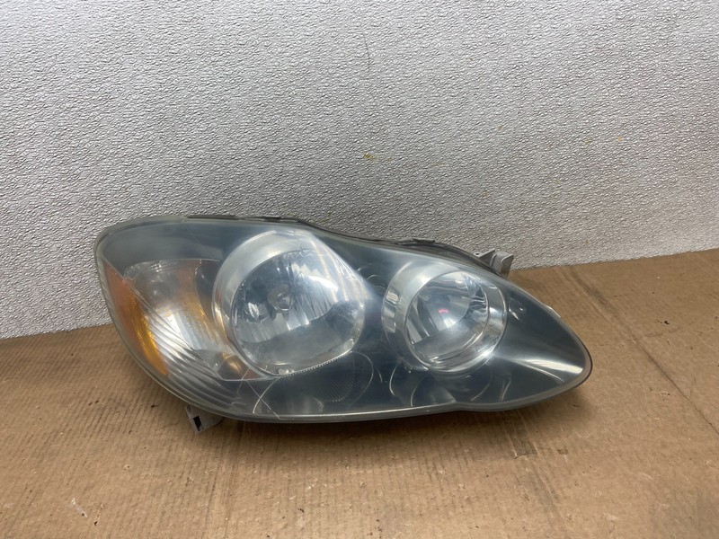 2005 to 2008 Toyota Corolla Right Passenger RH side Headlight Oem AA6235 DW