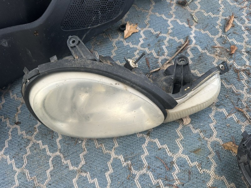 00-02 DODGE NEON OEM RH HEADLIGHT ASSEMBLY - Passenger Side