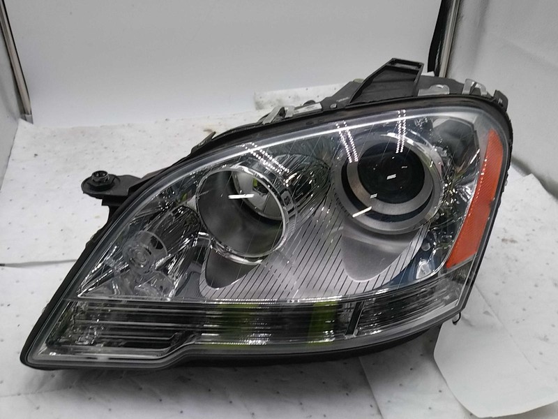 2011 Mercedes ML-Class Left Fog Light Assembly Black OEM 64057 Used 101K