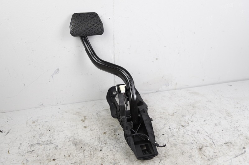 2017 - 2020 BMW 530i 540i G30 BRAKE STOP PEDAL & STOP LAMP SWITCH OEM