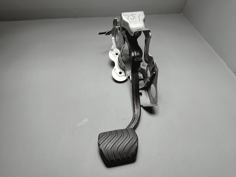 2021-2025 Nissan Rogue Brake Pedal Assembly w/Bracket OEM