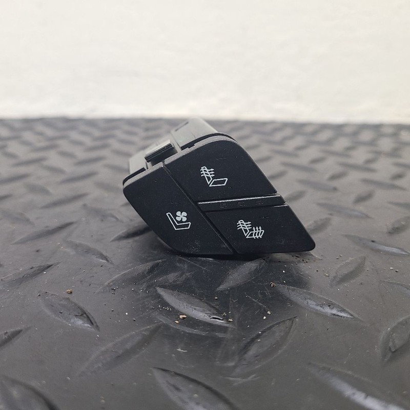 16-19 Chevrolet Silverado Left Driver Seat Heat Cooling Switch OEM 84509792