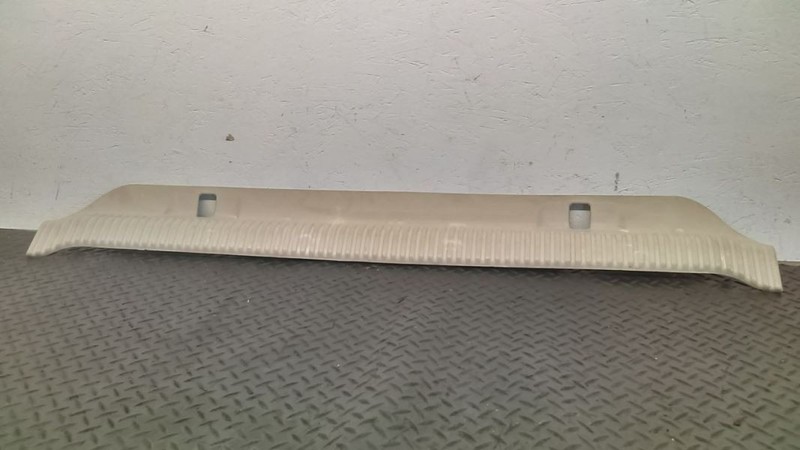 02-06 Cadillac Escalade Liftgate Scuff Plate Tan OEM 10390988