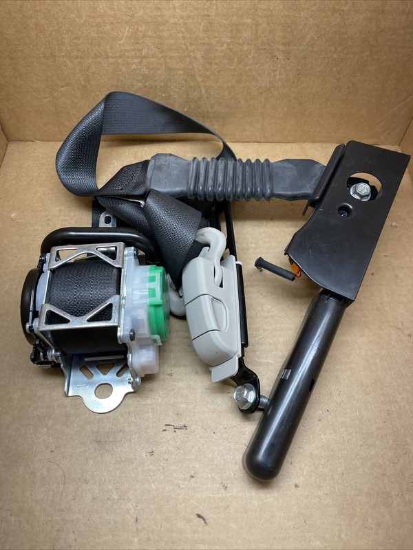 2013-2018 Nissan Altima Passenger Front Seat Belt Black Retractor Pretensioner