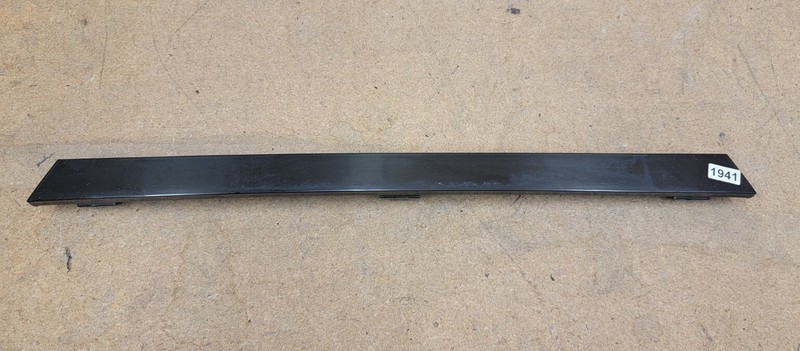 2017 2018 Hyundai Santa Fe Sport Front Bumper Cover Molding Center Trim OEM *