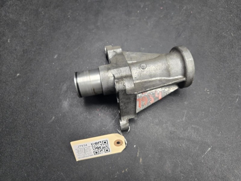 Front Right CV Axle Shaft Bracket 2018 Range Rover Velar HK83-3A040-AB 2019-2022