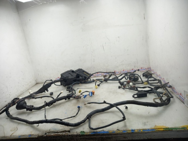 02 03 04 TOYOTA CAMRY FUSE BOX ENGINE WIRE HARNESS 82115-06480
