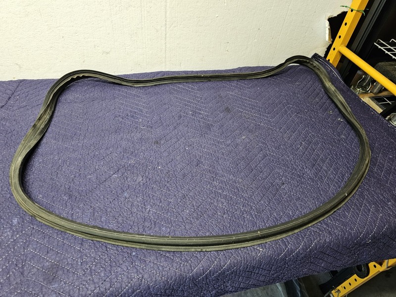 2013Ford Mustang Convertible Rear Deck Trunk Lid Rubber Weatherstrip Seal