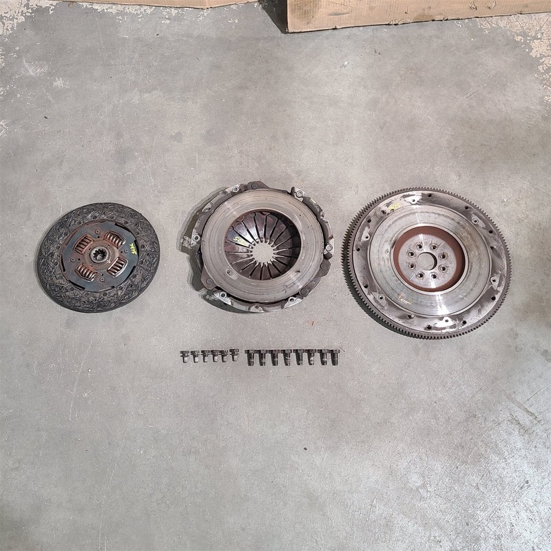 Aftermarket Steel SFI 8 Bolt Flywheel & Clutch For 96-98 Mustang Cobra Aa7475