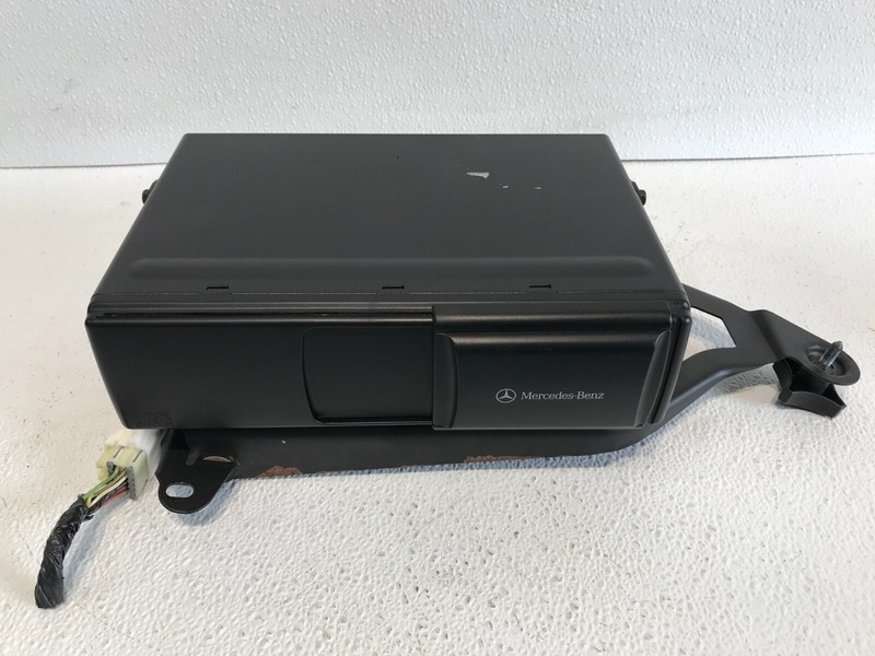 98-00 Mercedes ML430 W163 ML320 ML55 AMG CD Changer 6 Disk Player A1638201389