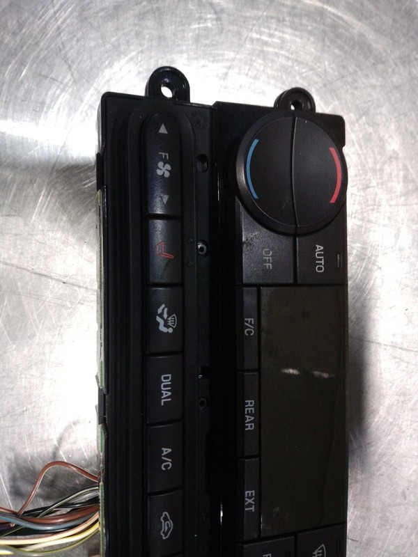 2005 Ford Freestyle A/C Selector Switch OEM 5F9318C612CG Used Minor Scratches