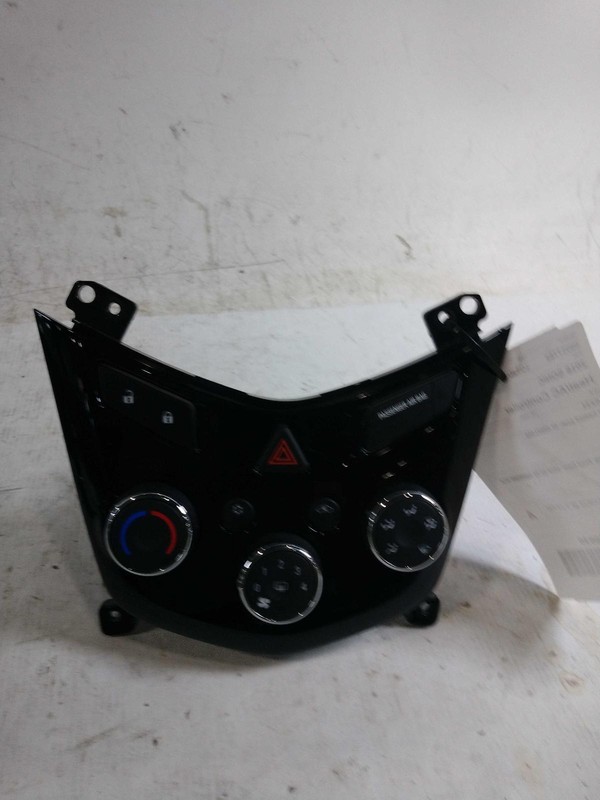 Used A/C Selector Switch fits: 2018 Chevrolet Sonic w/o heated seat ID 42521463