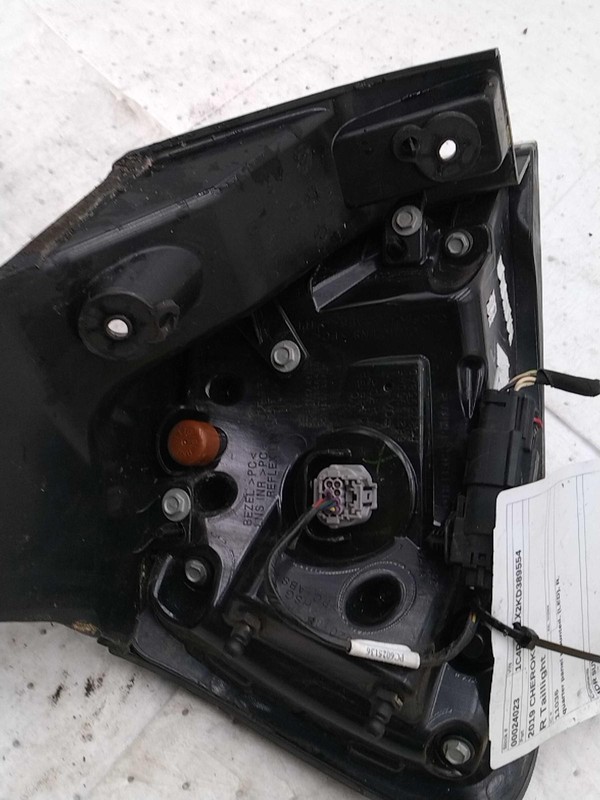 2019 Jeep Cherokee Right Tail Light Assembly Silver OEM 697438 137K Miles