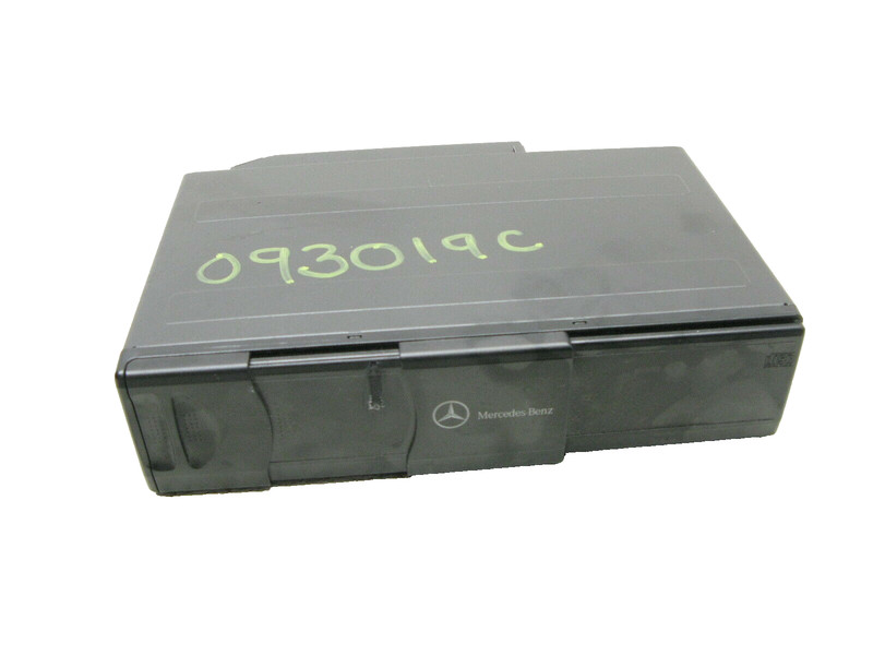 03-09 Mercedes W203 W209 CD Disc Changer Player Reader W/OUT magazine 093019C