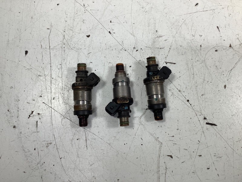 89-90 Acura Legend 3 Injectors OEM