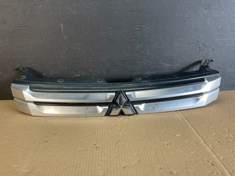 2014 2015 Mitsubishi Outlander Front Upper Grill Grille OEM AE3681 DG