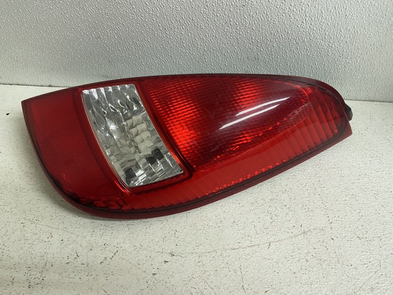 2002-2004 Suzuki Aerio Wagon Right Passenger Tail Light Lamp Taillight Taillamp