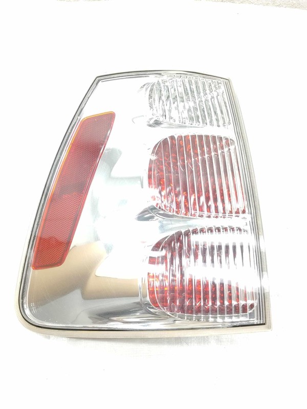 2005 Equinox RH Passenger Tail Light Assembly Light Scratches P/N 5480779