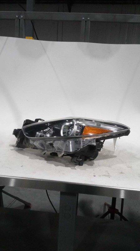 2018 MAZDA 3 Left Headlight Assembly Blue Halogen 684318, 89000 Miles