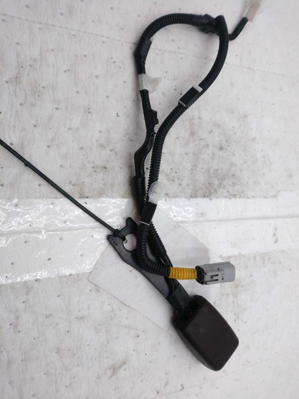 2017 Lexus ES350 OEM White Seat Belt Buckle 99000 Miles - 7323006730C0