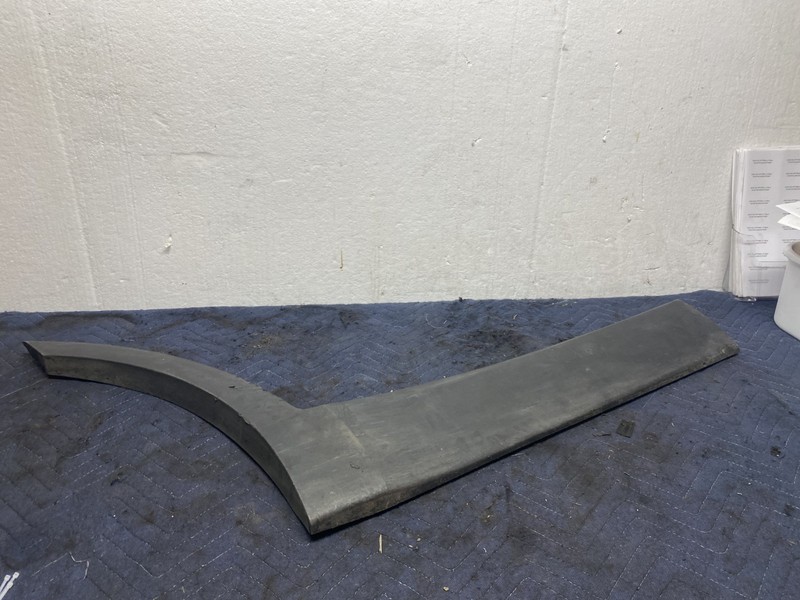 2017 KIA SORENTO LX Right Rear Door Molding OEM 87732-C6000