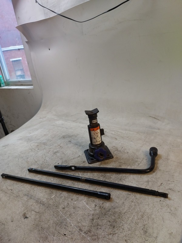 1998-2003 Ford Ranger Spare Tire Emergency Bottle Jack & Tool Kit OEM