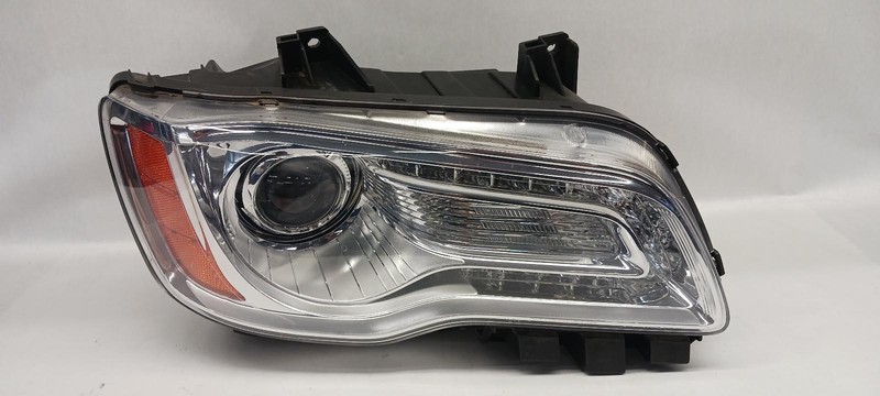 11-'14 CHRYSLER 300 Right passenger headlight Headlamp halogen OEM Grade A!