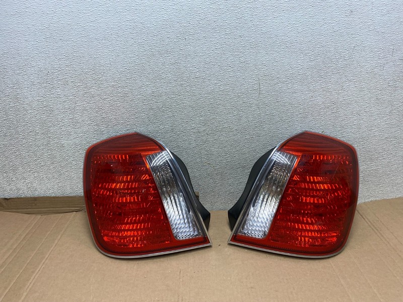2004 2005 Hyundai XG350 XG Left+Right Tail Lights Oem U6998 DW