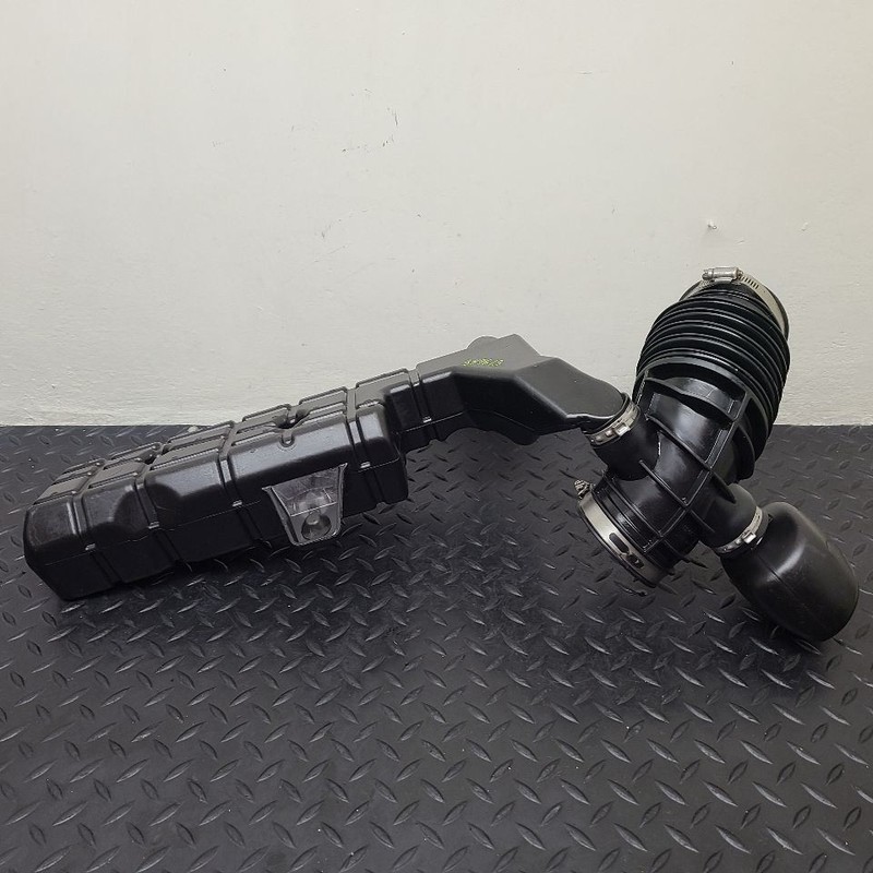 18-24 Chevrolet Traverse 3.6L Air Cleaner Outlet Duct Hose OEM 84522148