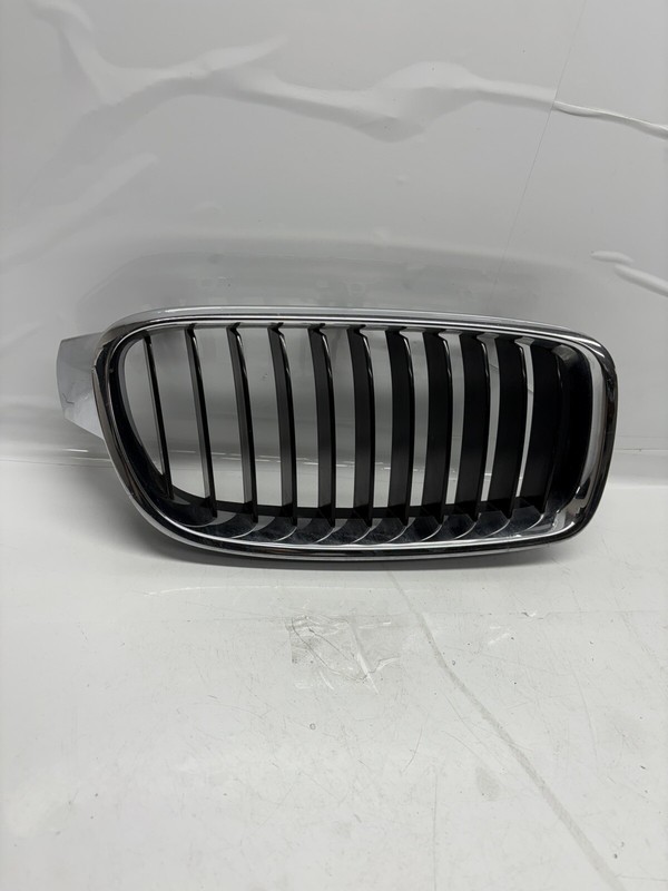 2016-2018 BMW 330i FRONT BUMPER RIGHT PASSENGER SIDE KIDNEY GRILLE OEM