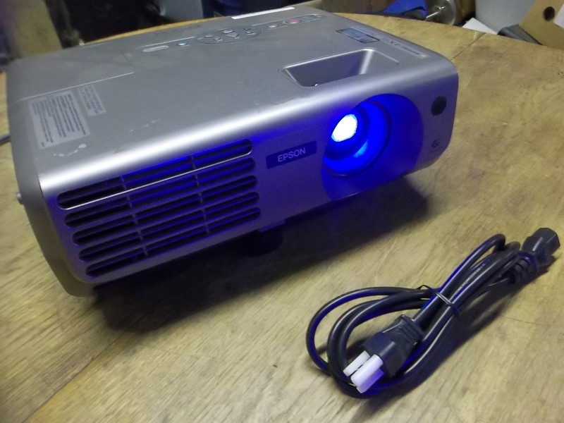 Epson EMP-81 LCD Projector 553 Hours, w/ NEW Power Cord *FREE SHIPPING*